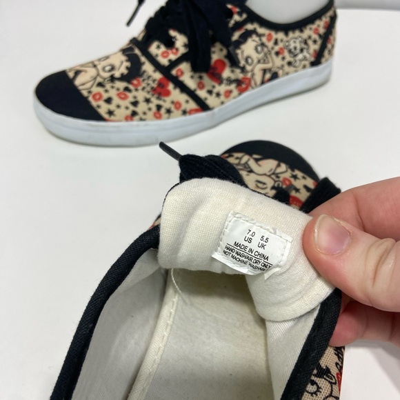 Betty Boop Patterned Sneakers - Picture 10 of 10